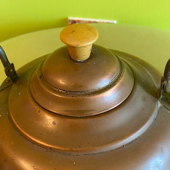 Vintage Copper Teapot with Wooden Handle made in Holland - Picture 2 of 4